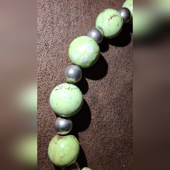 Vintage Jewelry - Lemon Chrysophase Beaded Silvertone Bracelet Lobster Clasp